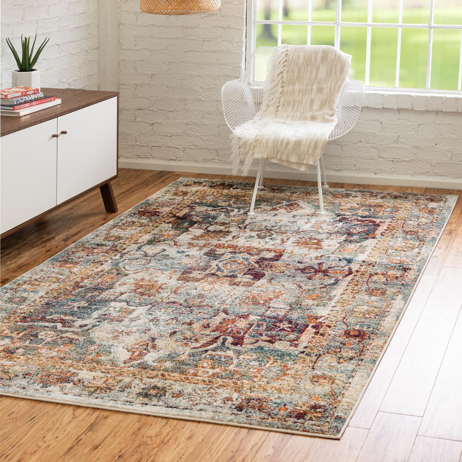 Isabella Ivory Floral 3'x5' Easy-Care Synthetic Area Rug