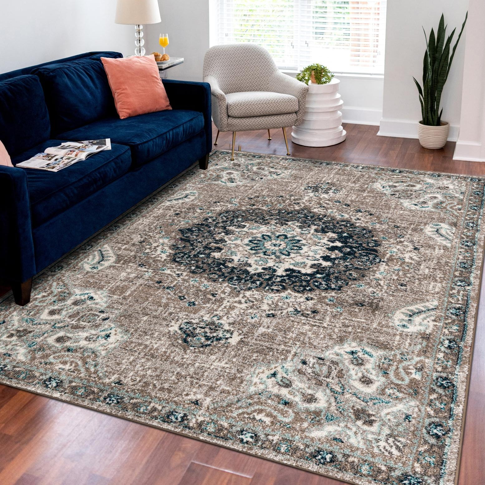 Alexis Penrose Gray Medallion 3'3" x 5'3" Synthetic Area Rug