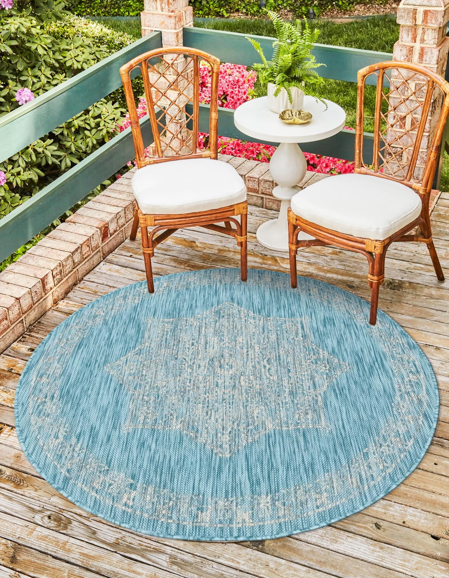 Aqua Breeze Easy-Care Synthetic 4' Round Outdoor Rug