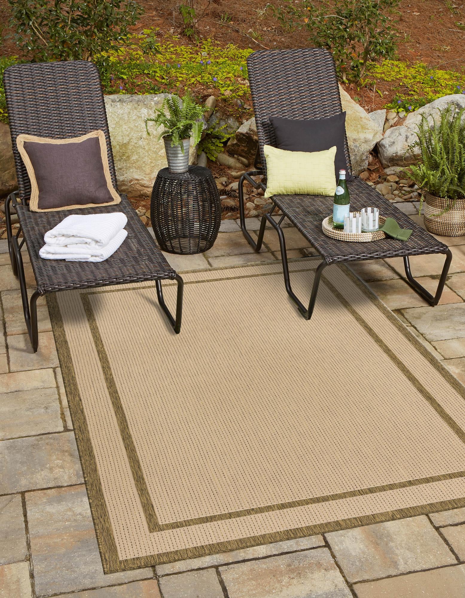 Unique Loom Border Indoor/Outdoor Border Rug Beige/Brown 7' 10