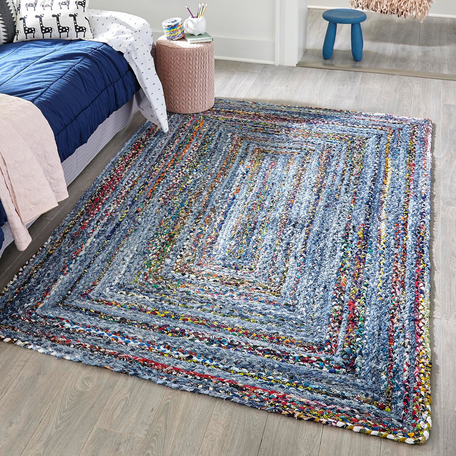 Handmade Braided Chindi Blue Multicolor 2'x3' Indoor Rug