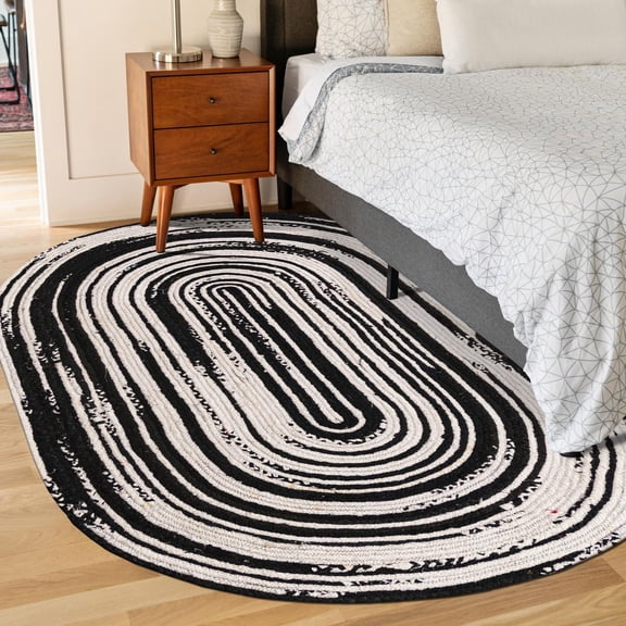 Unique Loom Braided Chindi Collection Area Rug - Oreo (5' 1" x 8' Oval Black and White/Ivory)