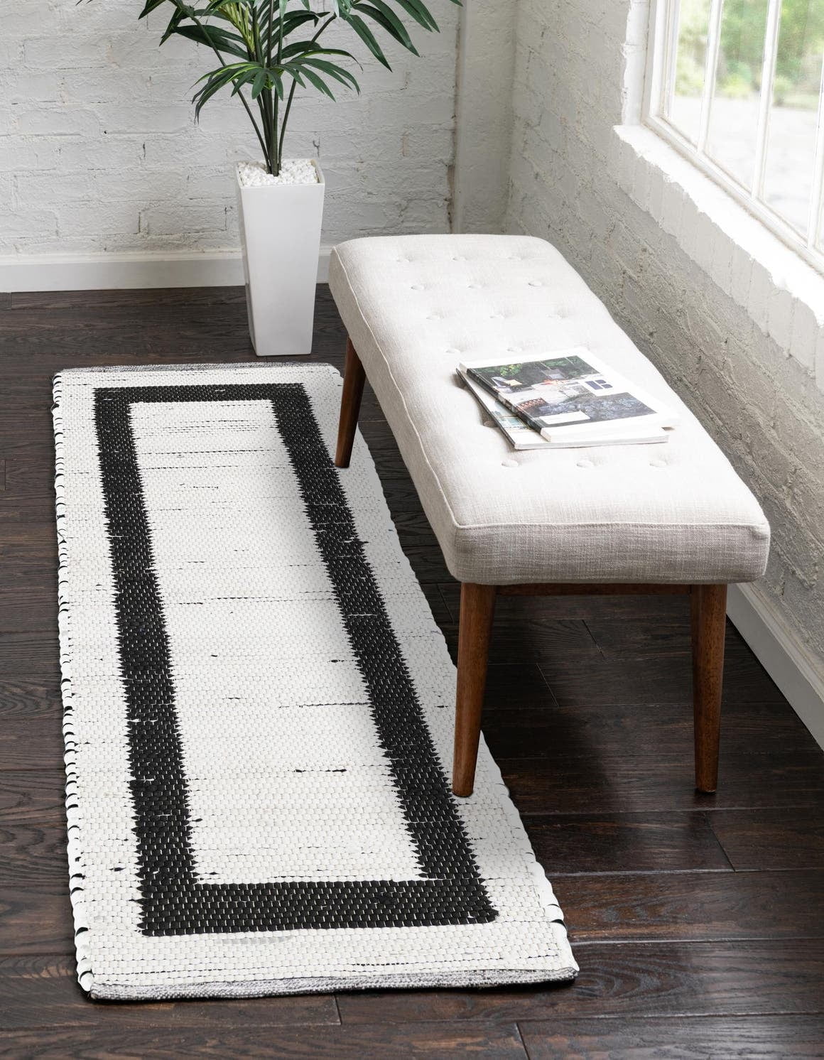 Unique Loom Chindi Jute Collection Area Rug (2' 7" x 10' Runner White and Black/Black)