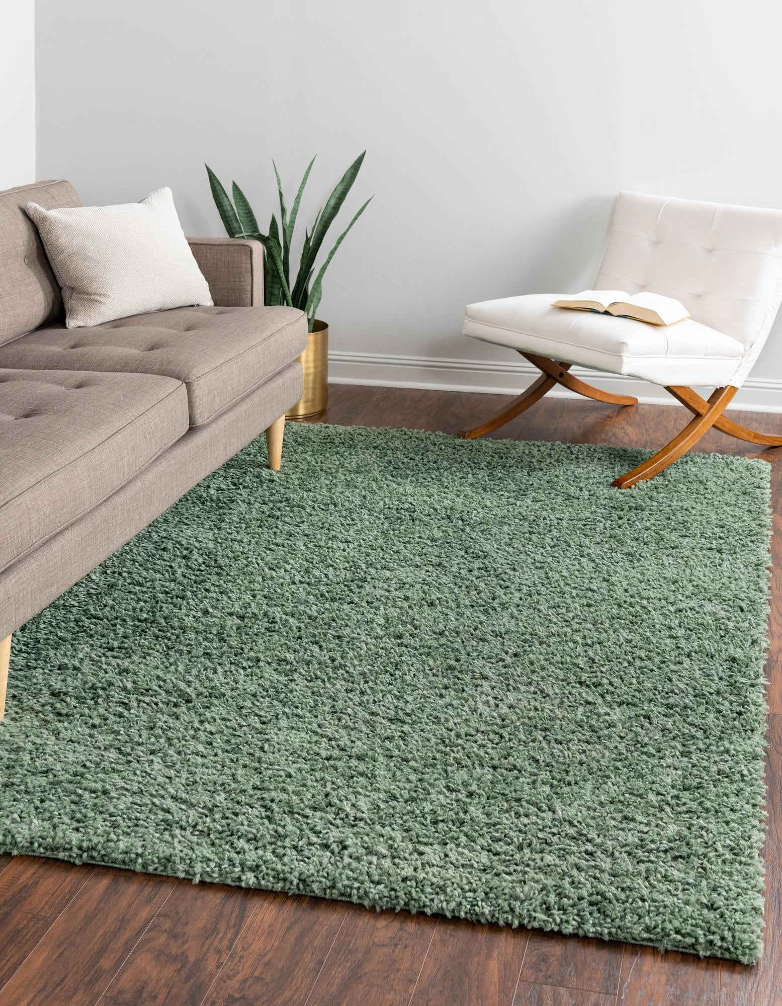 Handmade Sage Braided Shag Rug - Stain-Resistant Synthetic