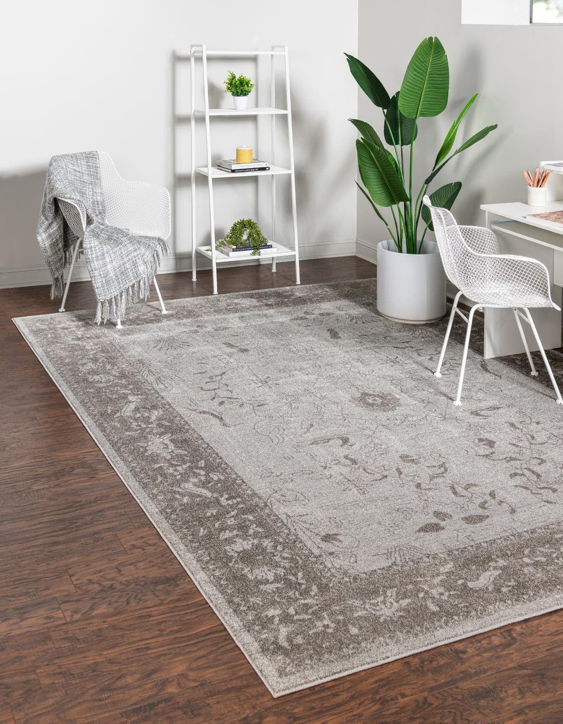 Elysian Light Gray Floral Reversible Indoor Rug - 3' 3" x 5' 3"