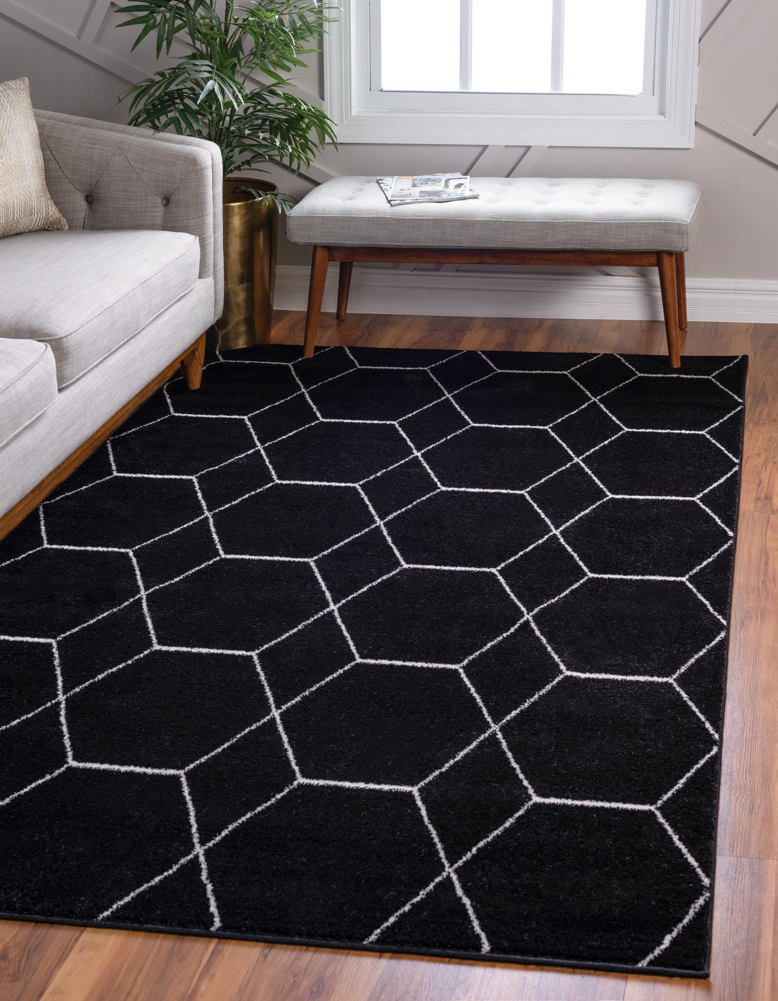 Black Ivory Trellis Synthetic 4'1" x 6'1" Easy-Care Area Rug