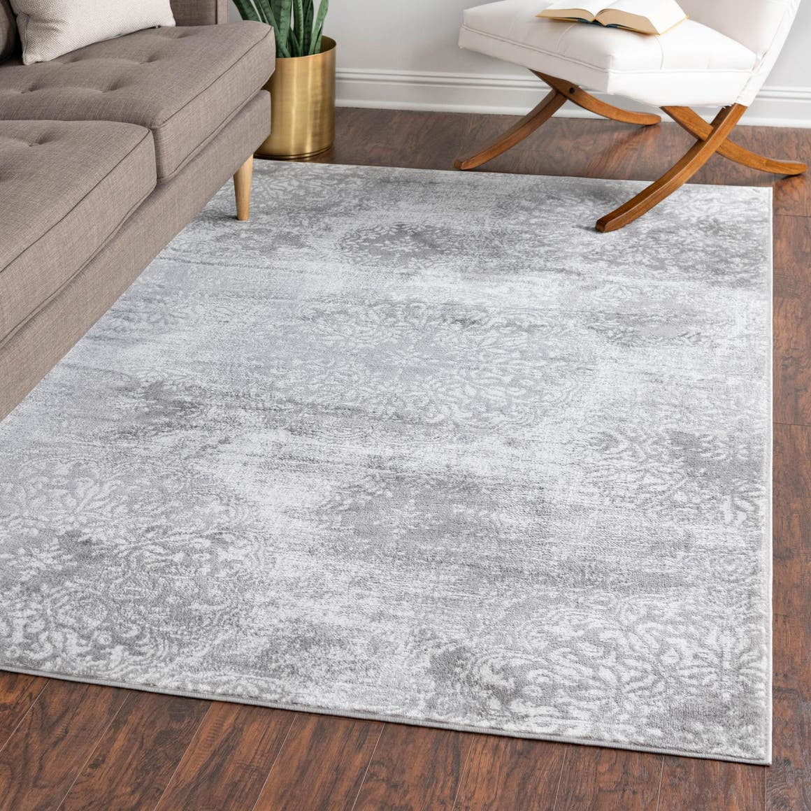 Reversible Easy-Care Gray and White Synthetic Area Rug 6'1" x 9'