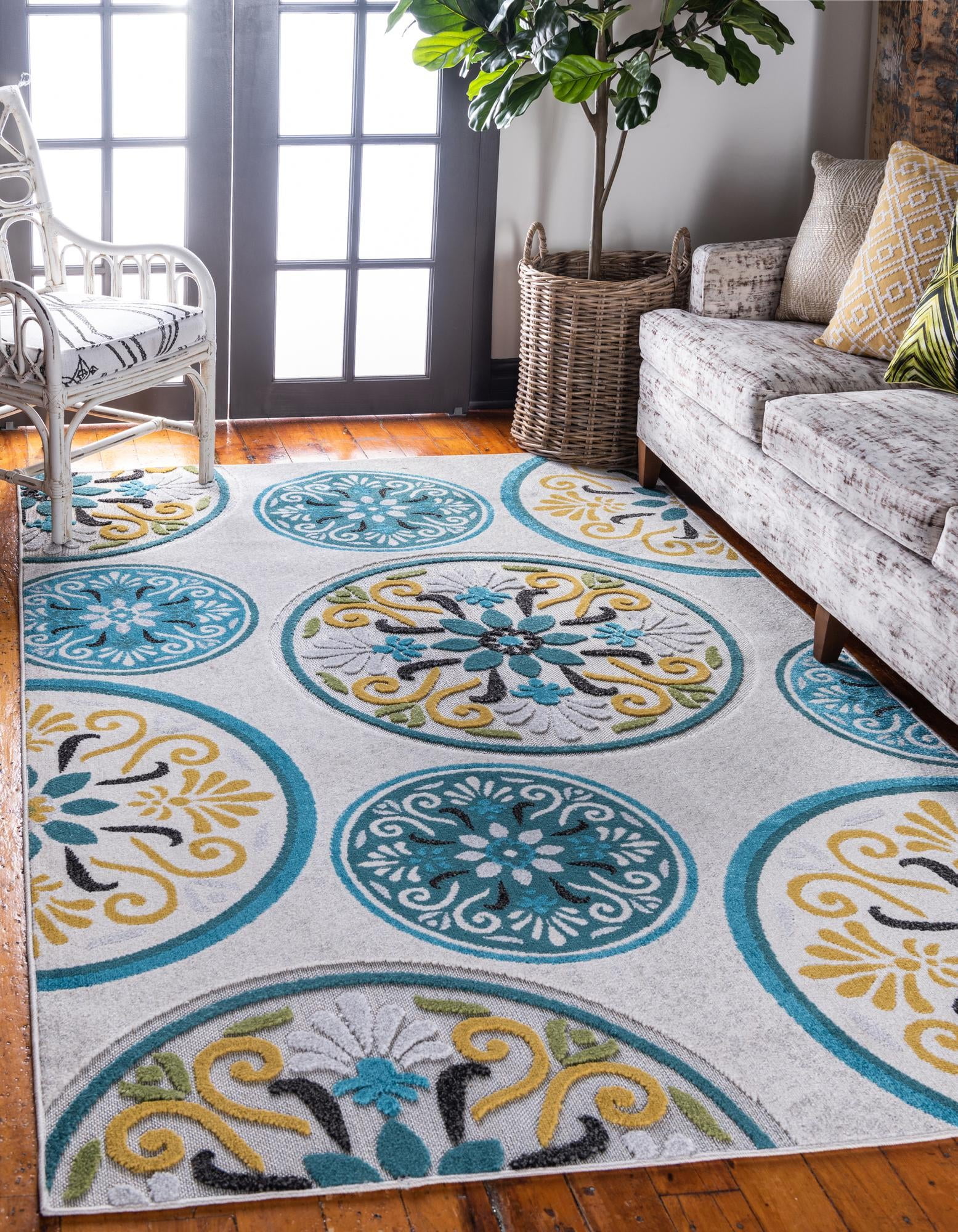 Ivory Floral Synthetic 4' x 6' Easy Care Outdoor Rug