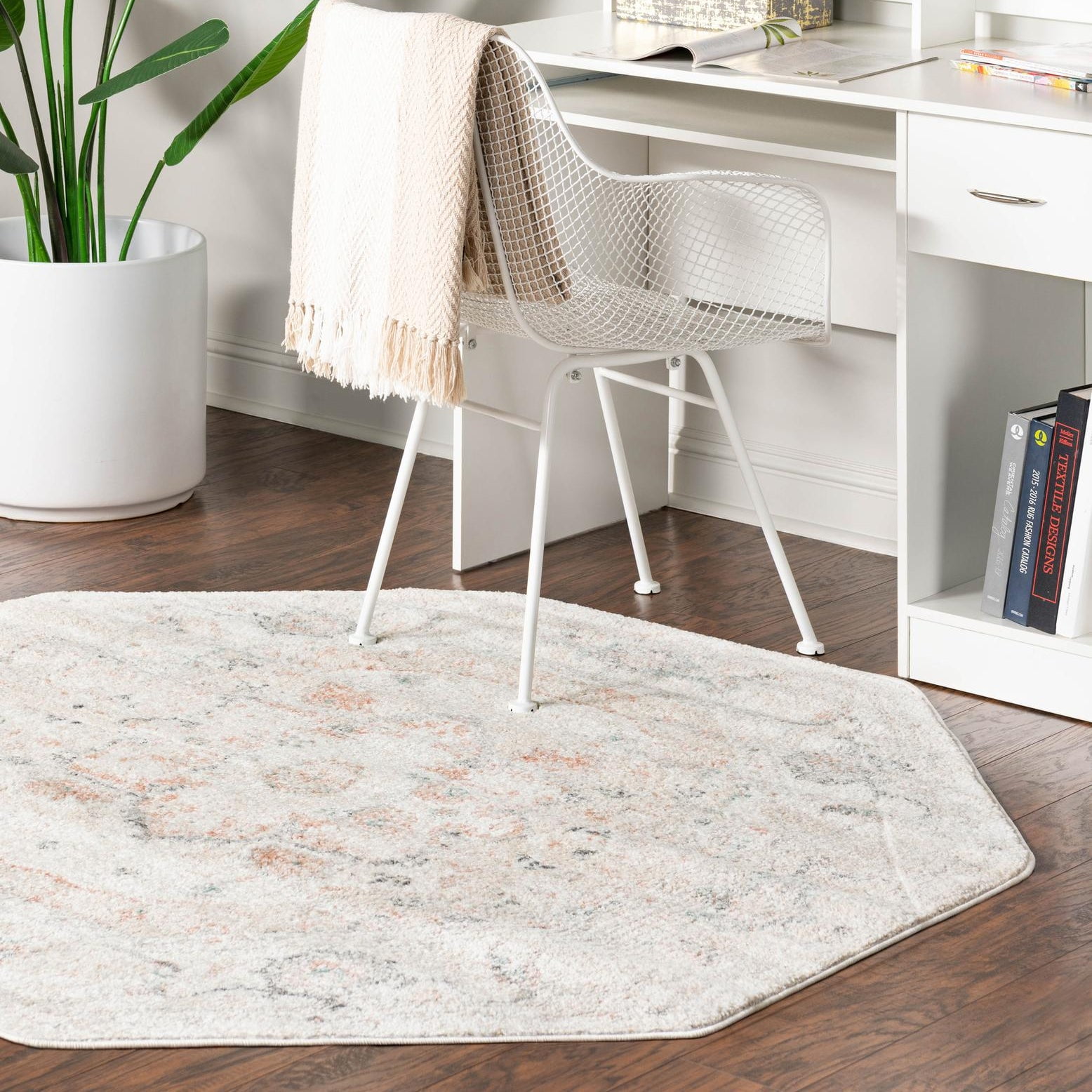 Unique Loom Madeline Vintage Collection Area Rug - Jackson (5' 3" Octagon Ivory/Pink)