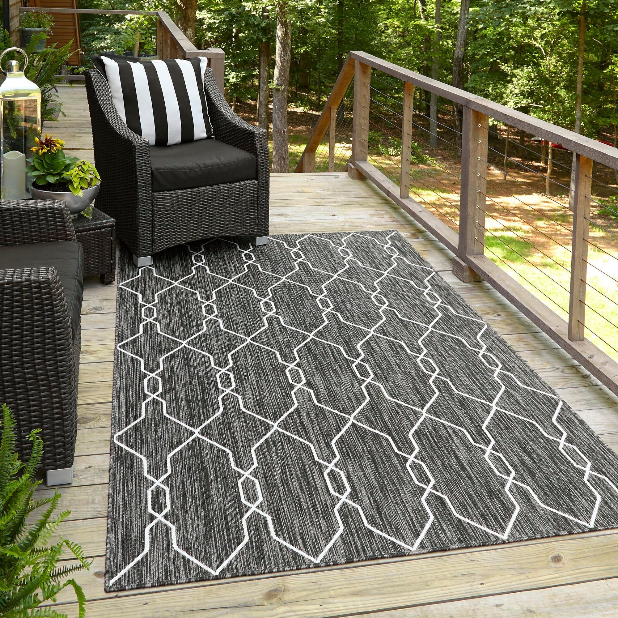 Charcoal and Ivory Trellis Outdoor Flatweave Rug 4' x 6'