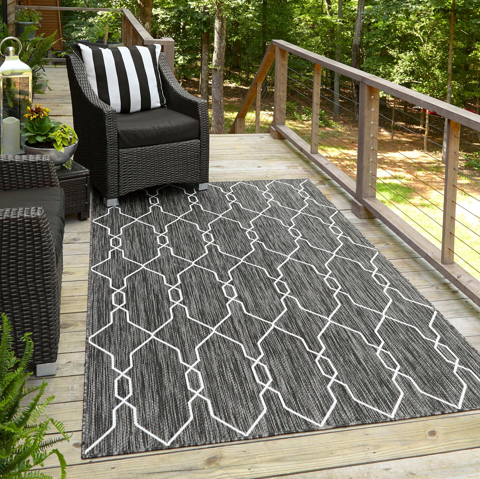 Charcoal and Ivory Trellis Outdoor Flatweave Rug 4' x 6'