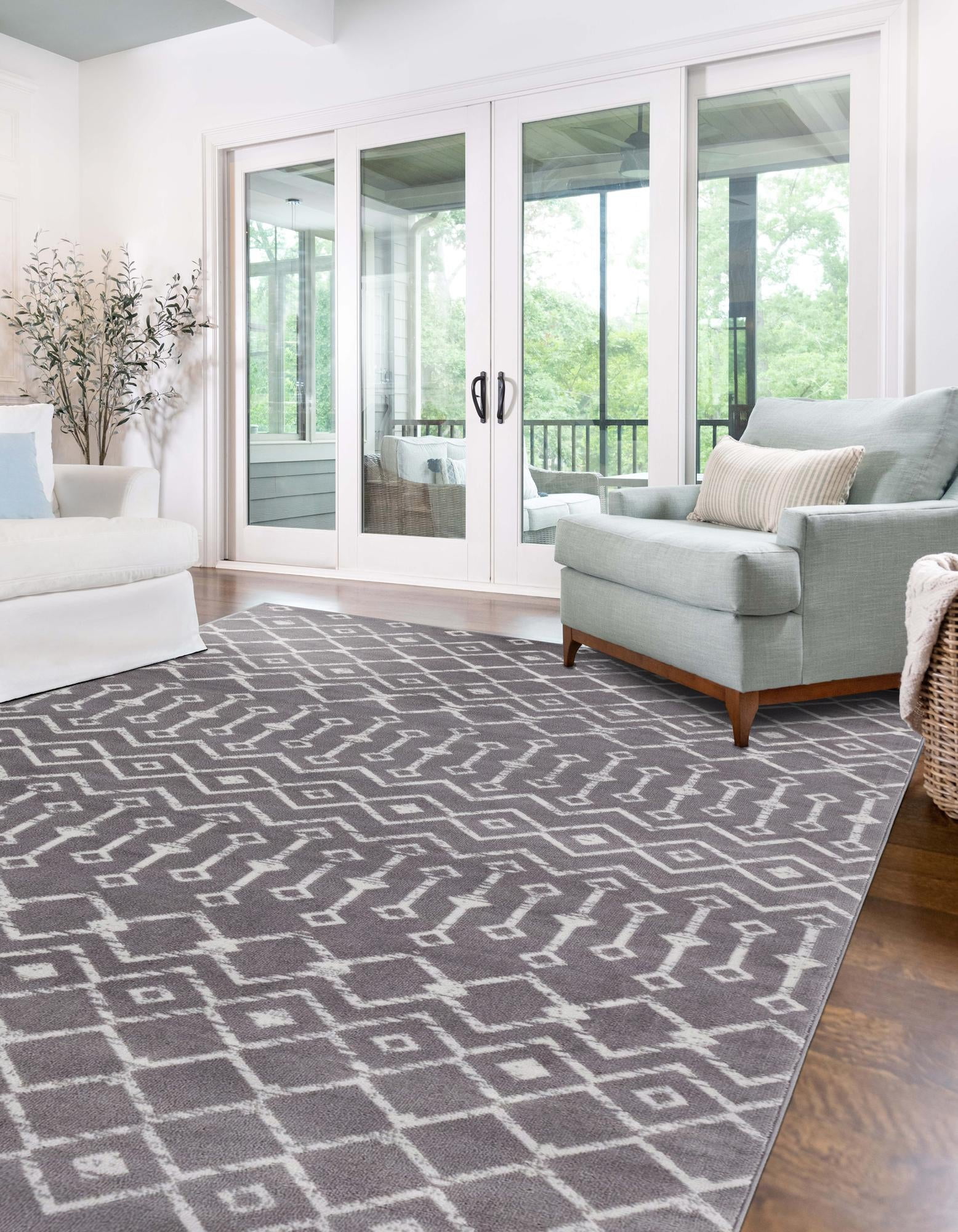 Light Gray Rectangular Trellis Synthetic Area Rug 5' x 8'