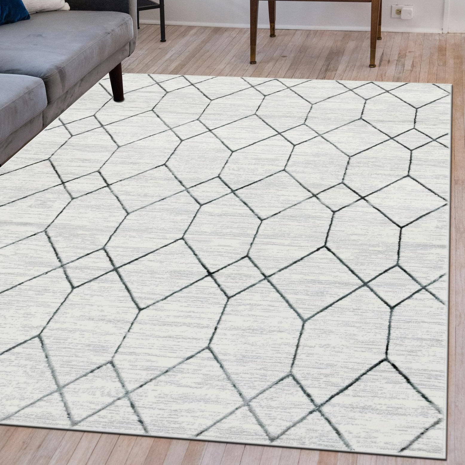 White Synthetic Trellis Rectangular Indoor Area Rug 8' x 10'