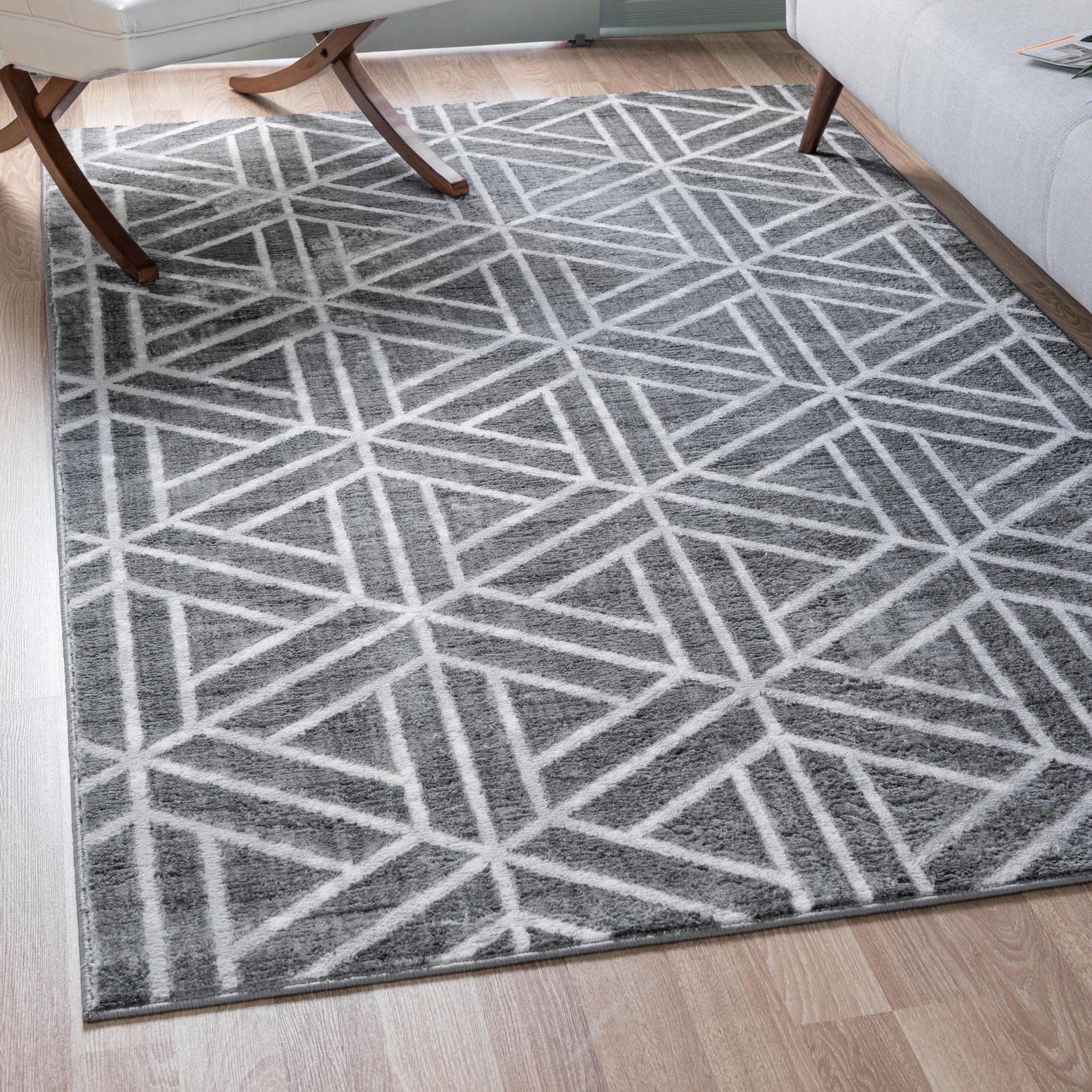Gray Trellis 10' x 14' Stain-Resistant Synthetic Rug