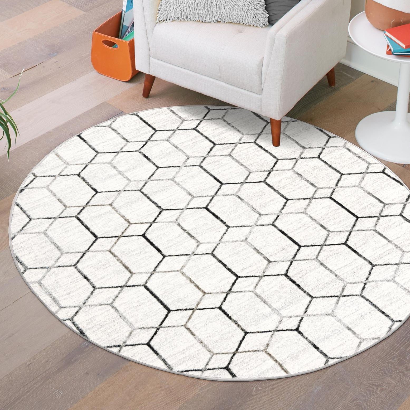 Loom Matrix White Trellis 3'3" Round Synthetic Rug