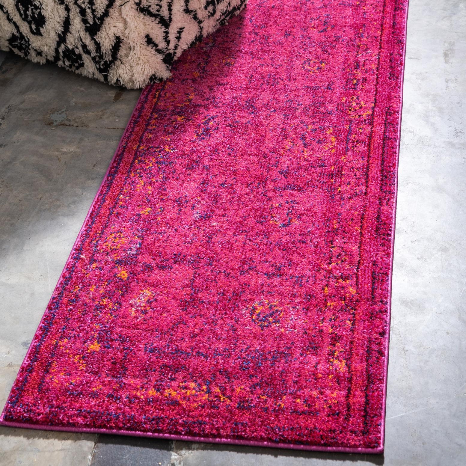 Unique Loom Medici Salamanca Rug, Fuchsia (2' 2 x 6' 7)