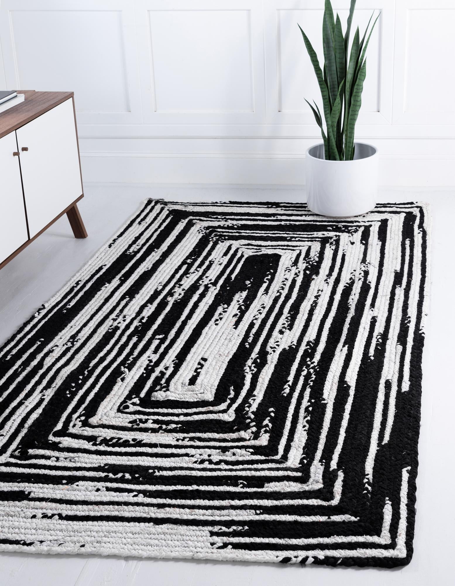 Handmade Black and White Cotton Braided Rug 5' x 8'