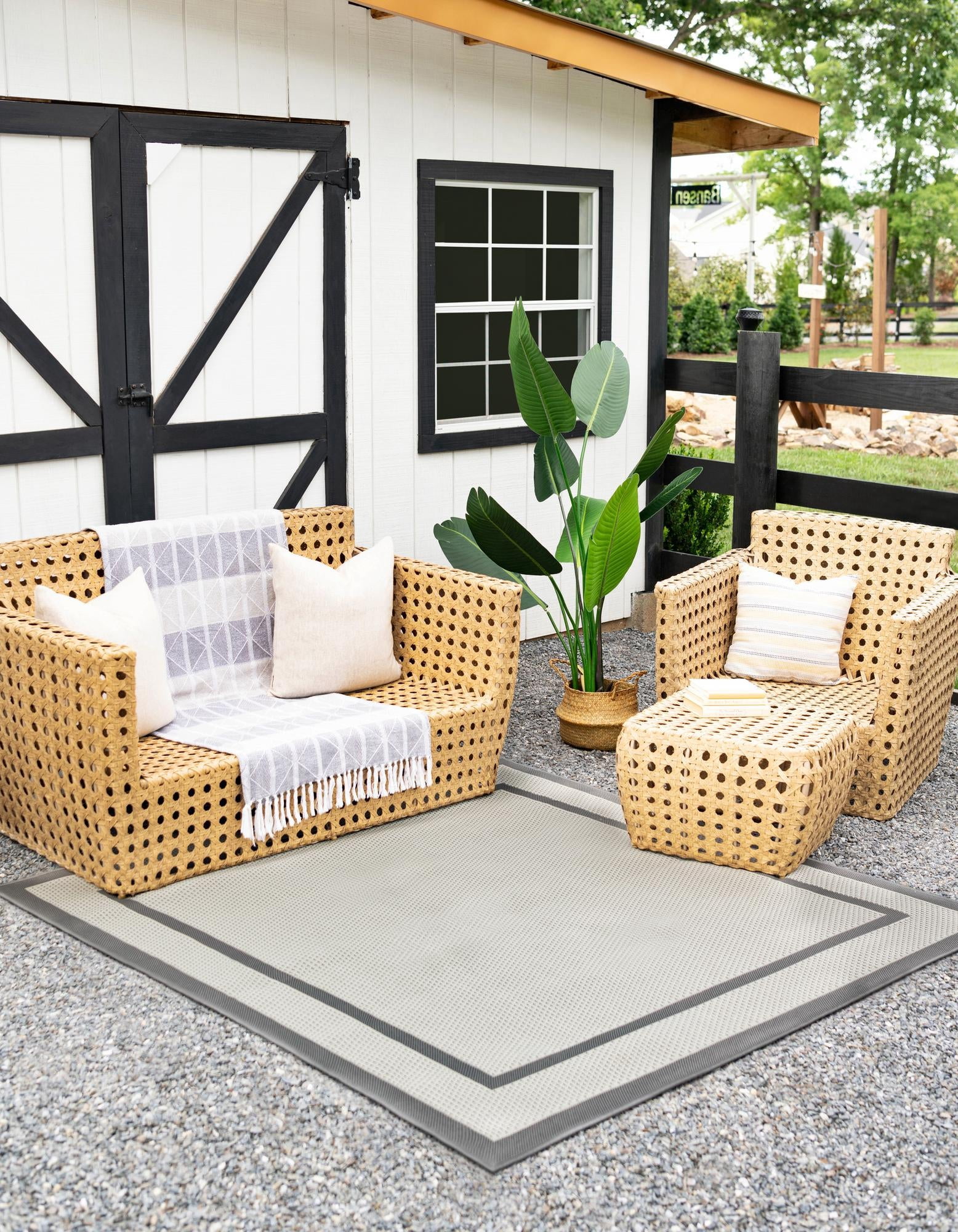 Unique Loom Outdoor Border Collection Area Rug - Border (6' 1