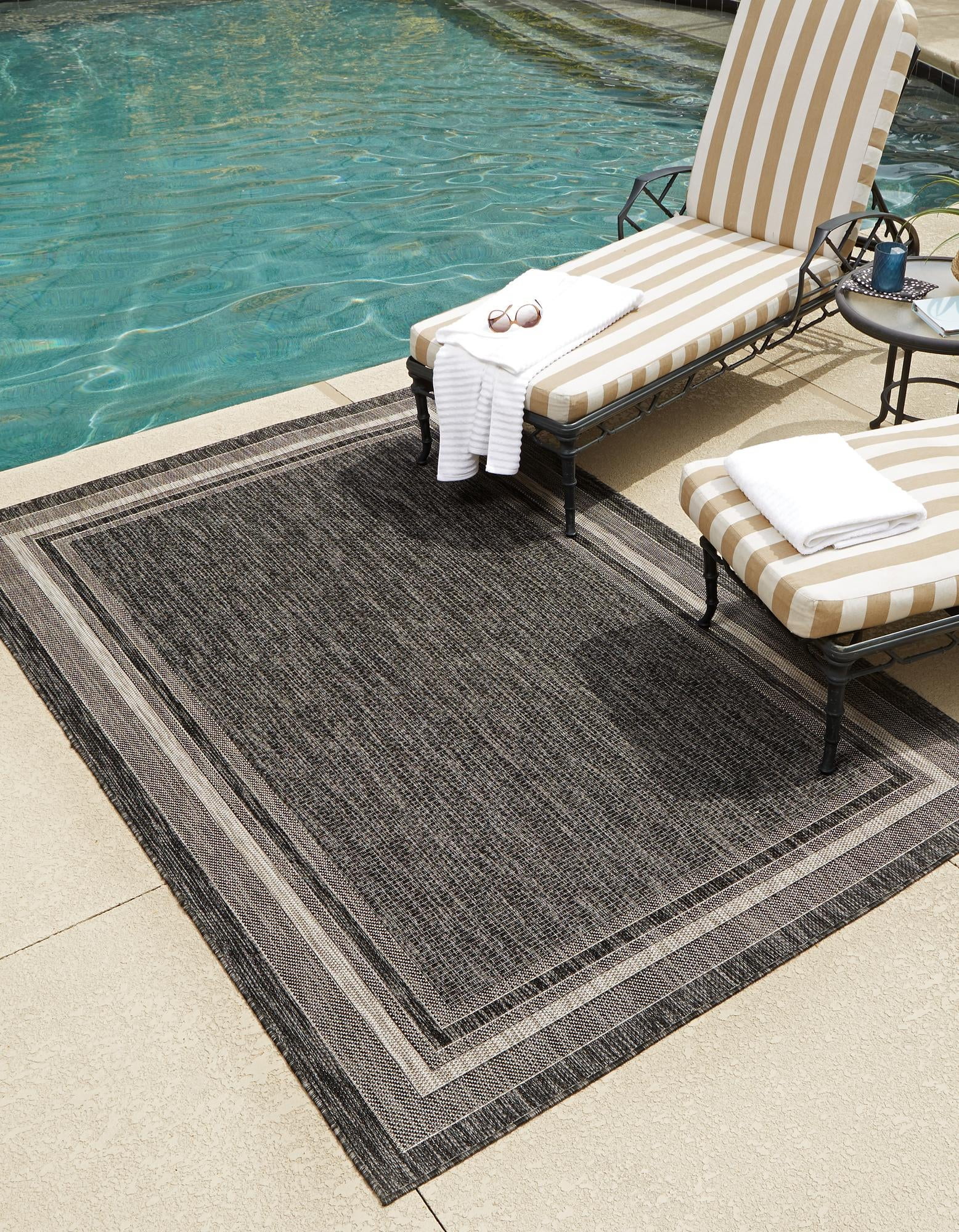 Rectangular Black Synthetic Flat Woven Outdoor Rug 5' x 8'