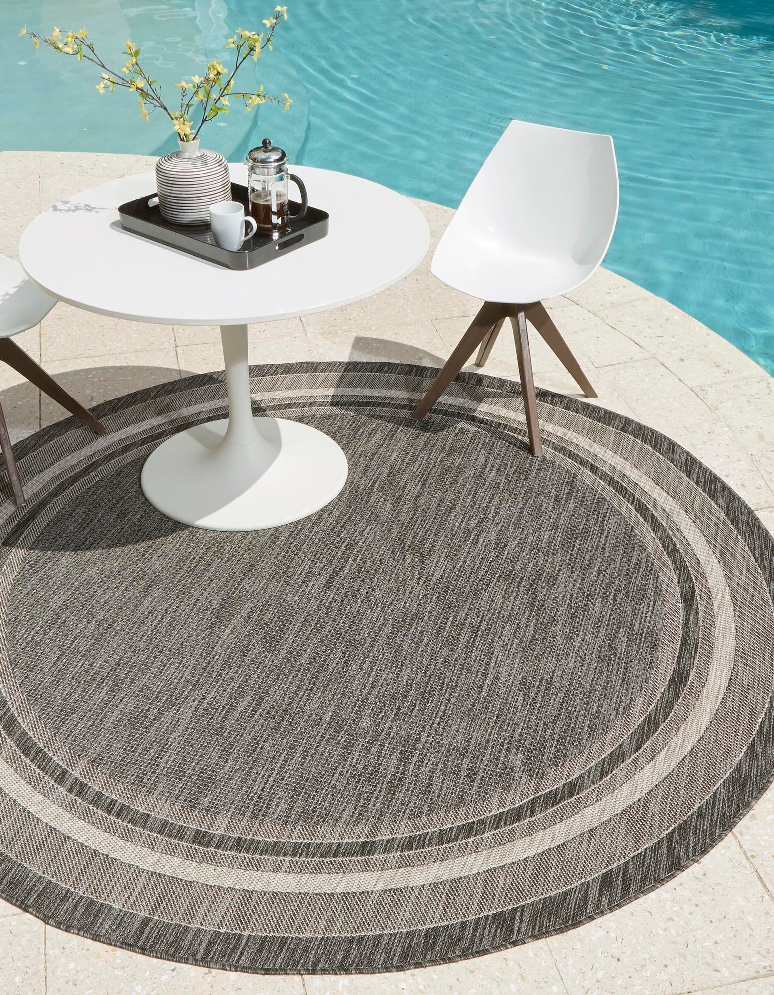 5' Round Black Synthetic Outdoor Rug with Beige Accents