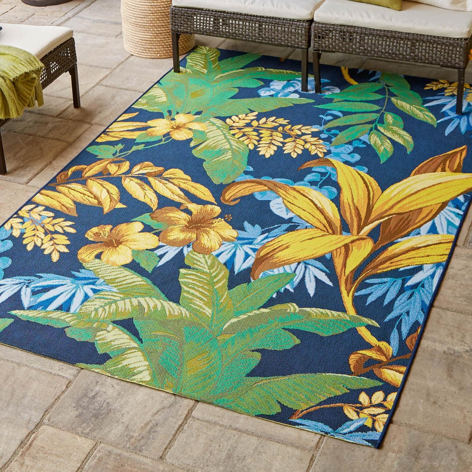 Blue and Green Floral Synthetic Outdoor Rectangular Rug 4' x 6'