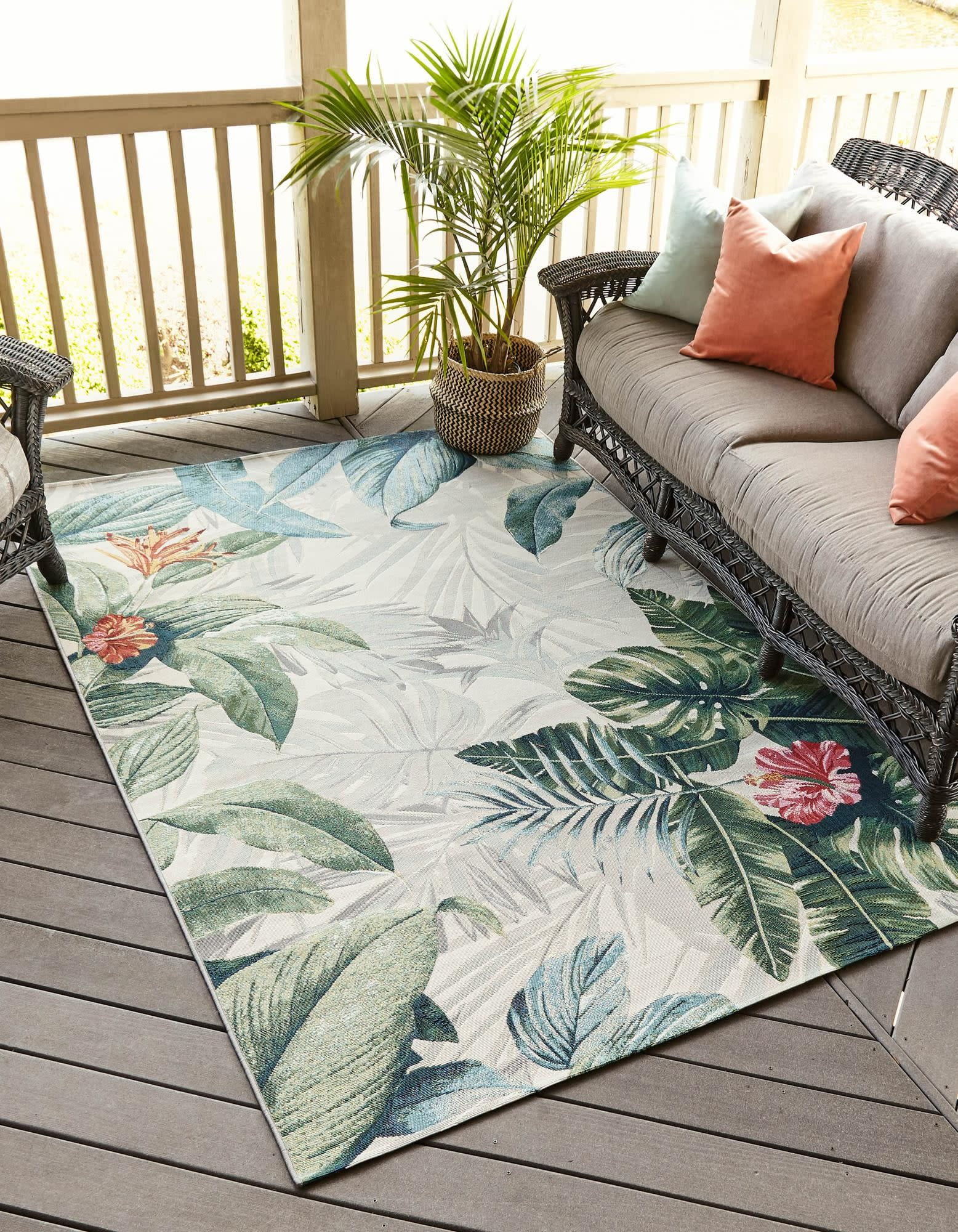 Light Blue Floral Synthetic Outdoor Rectangular Area Rug 6' x 9'