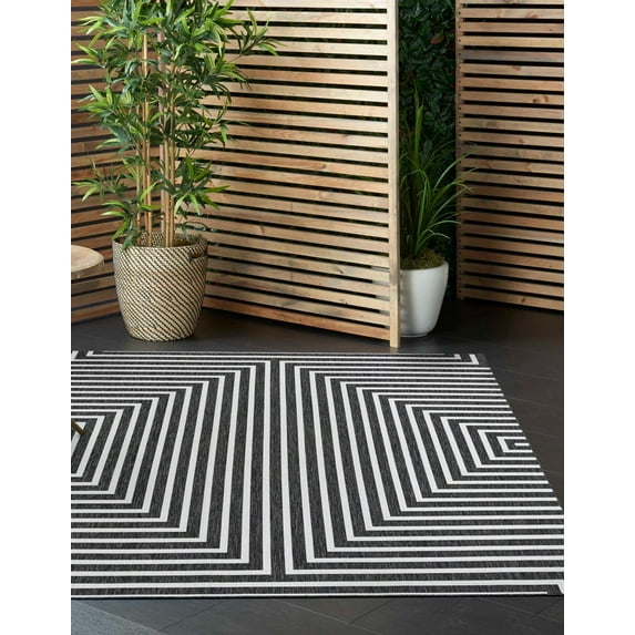 Unique Loom Outdoor Modern Collection Area Rug - Achromatic (7' 10" Square Black and White)