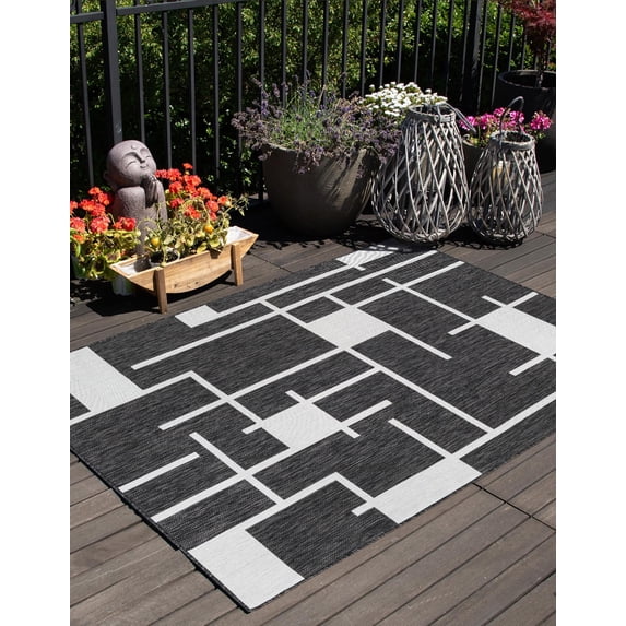 Unique Loom Outdoor Modern Collection Area Rug - Checker (7' 10" x 10' Rectangle Black and White)