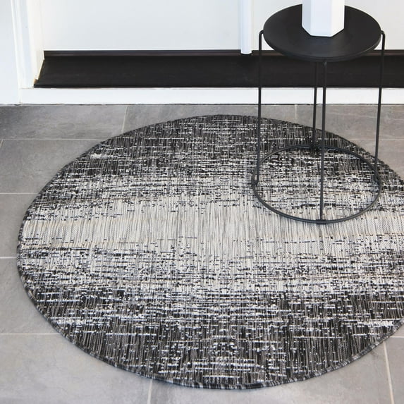 Unique Loom Outdoor Modern Collection Area Rug - Ombre (3' 3" Round Charcoal Gray/Ivory)