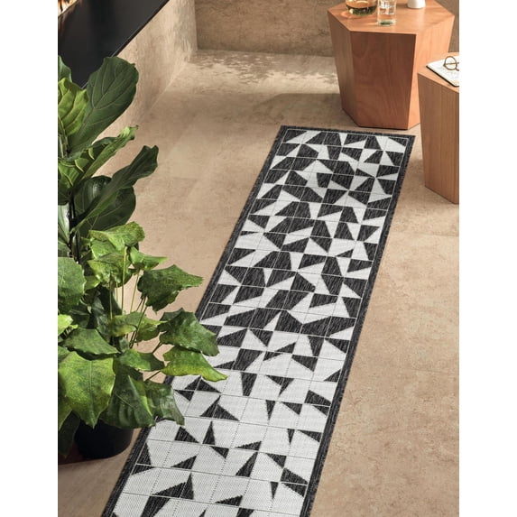 Unique Loom Outdoor Modern Collection Area Rug - Origami (2' 7" x 12' Runner Black and White)
