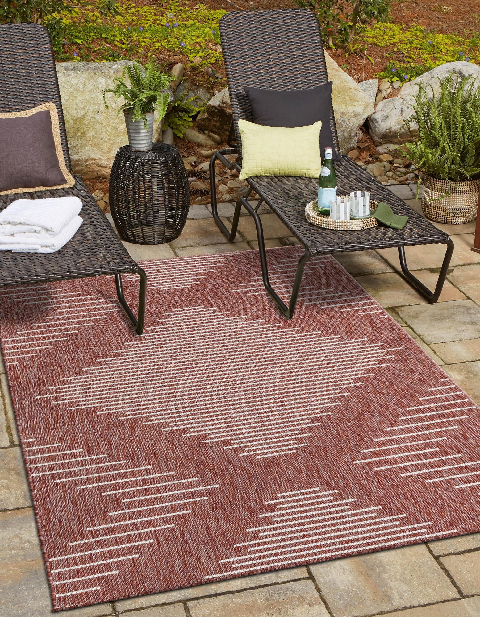 Rust Red and Ivory Rectangular Outdoor Synthetic Area Rug 4' x 6'