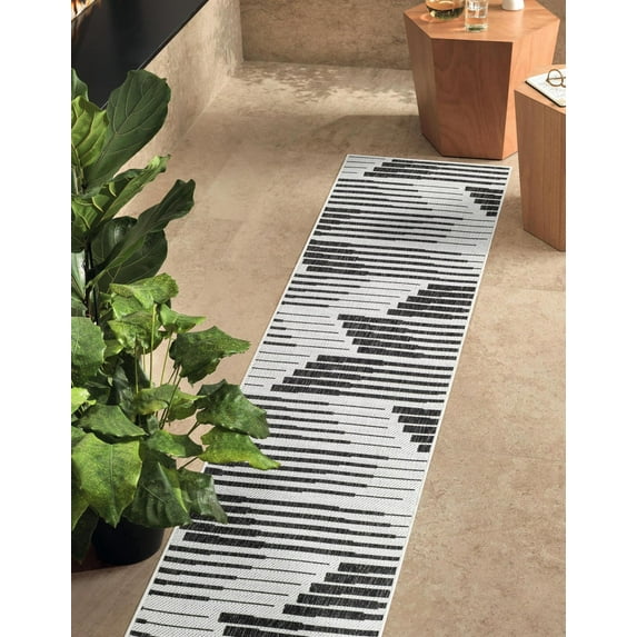 Unique Loom Outdoor Modern Collection Area Rug - Umbra (2' x 8' Runner Black and White)