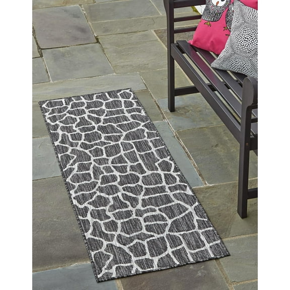Unique Loom Outdoor Safari Collection Area Rug - Giraffe (2' x 6' 1" Runner Charcoal Gray/Gray)