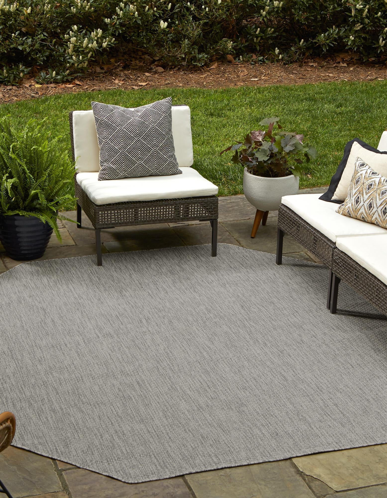 Light Gray Synthetic Octagon Outdoor Area Rug, 8 ft