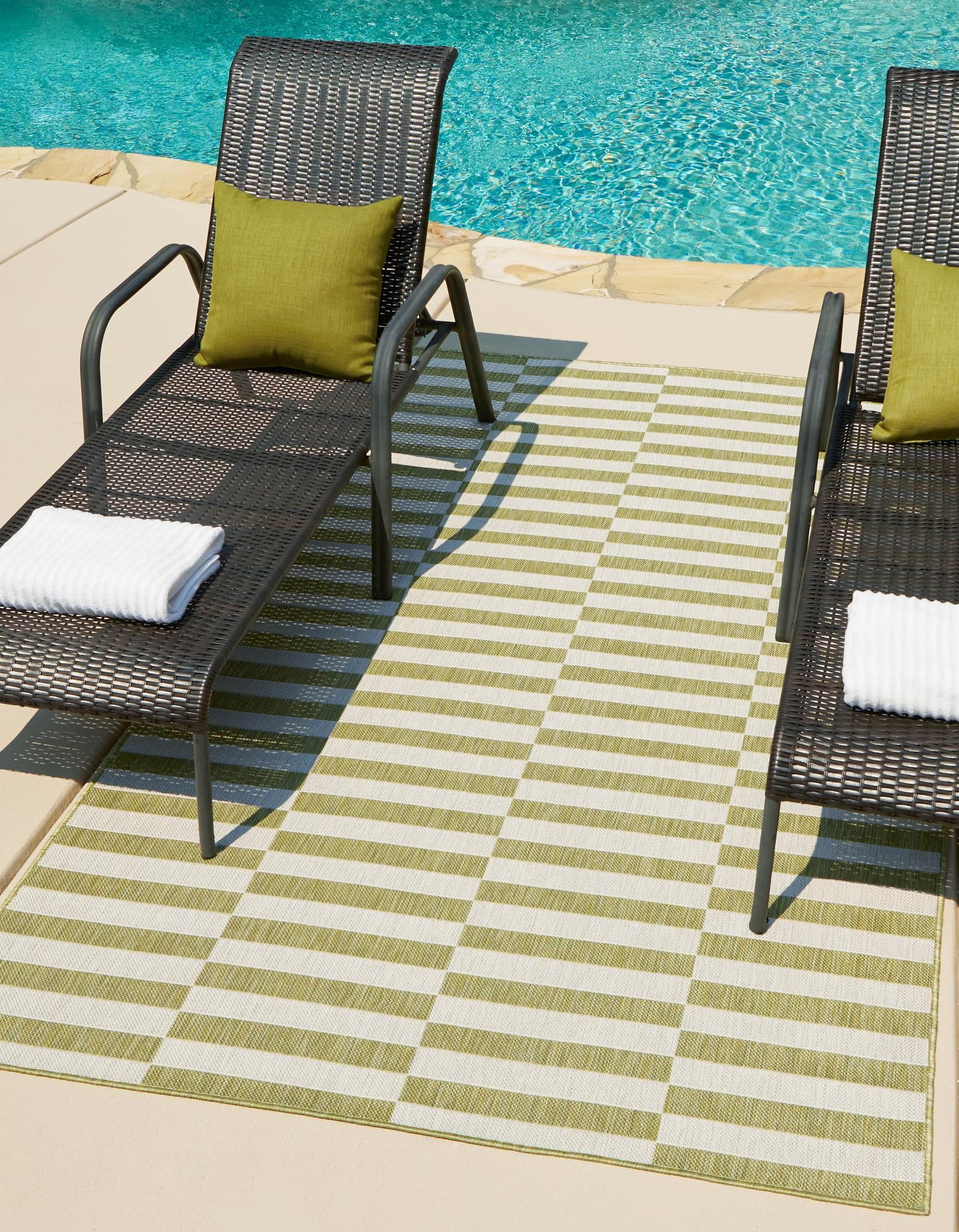 Greenfield Stripe Easy-Care Synthetic Outdoor Rug 8' x 11'4"