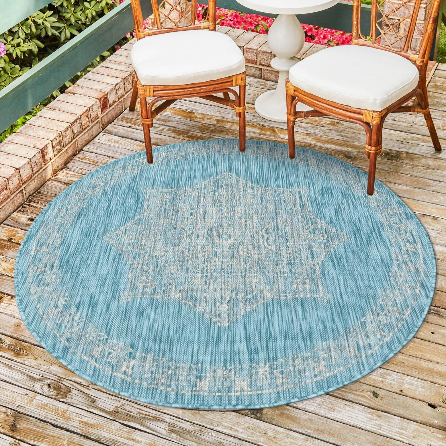 Aqua Breeze Easy-Care Synthetic 4' Round Outdoor Rug