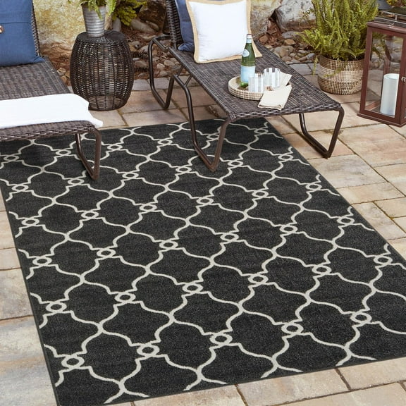 Unique Loom Outdoor Trellis Collection Area Rug - Columbus (4' 1" x 6' 1" Rectangle Black/Ivory)
