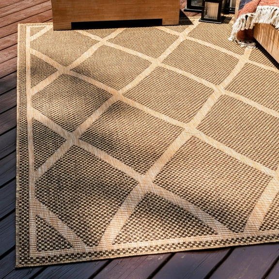 Unique Loom Outdoor Trellis Collection Area Rug - Diamonds (4' 1" x 6' 1" Rectangle Brown/Tan)