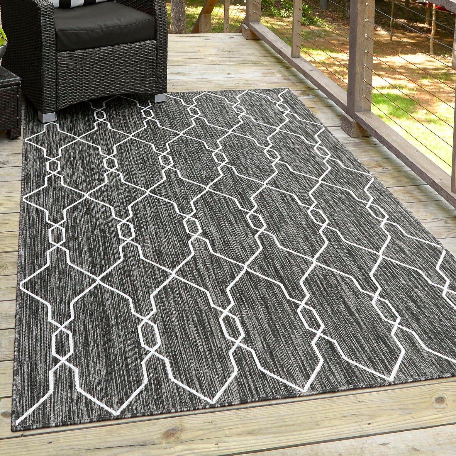 Charcoal and Ivory Trellis Outdoor Flatweave Rug 4' x 6'