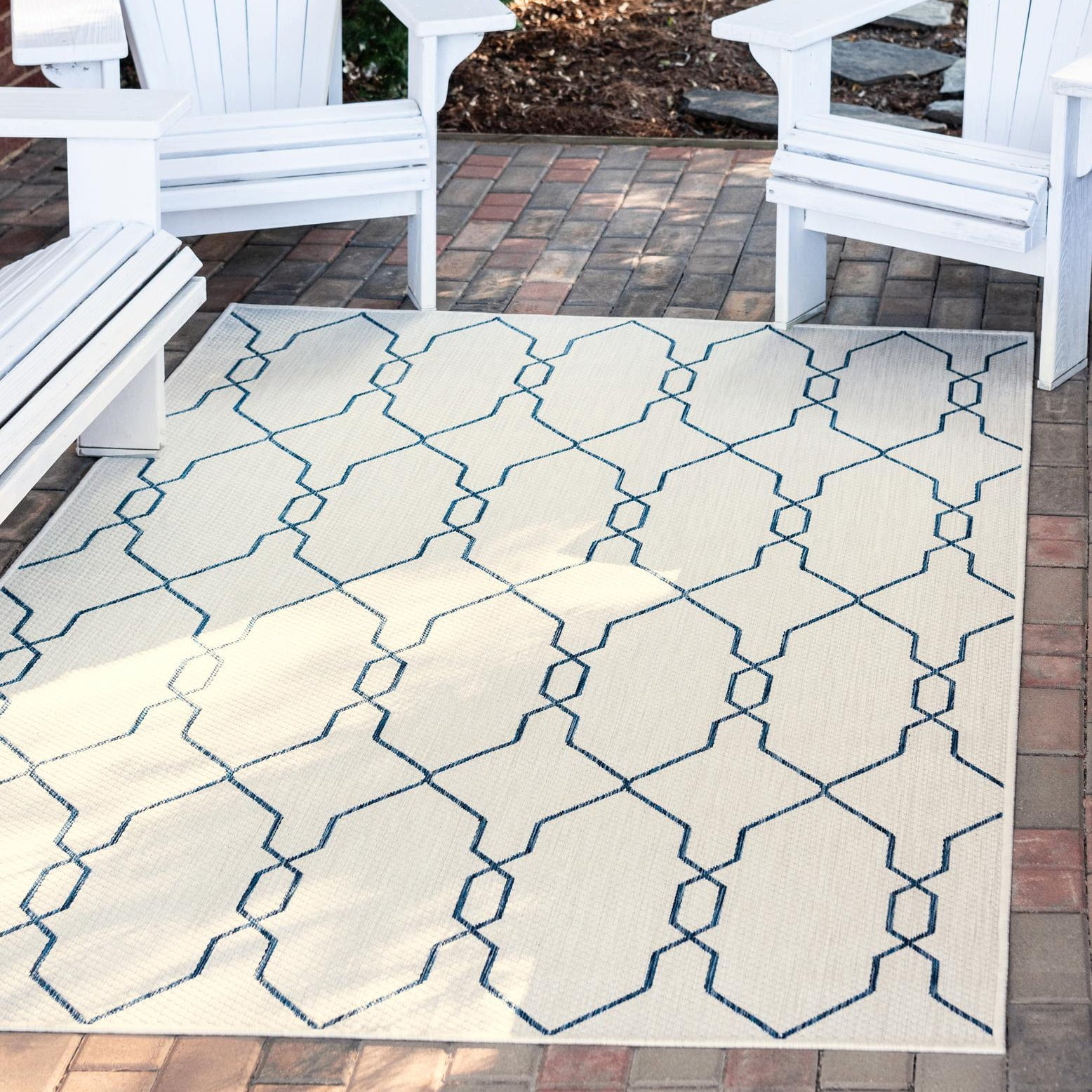 Ivory and Navy Blue Outdoor Trellis Rug, 5' x 8'