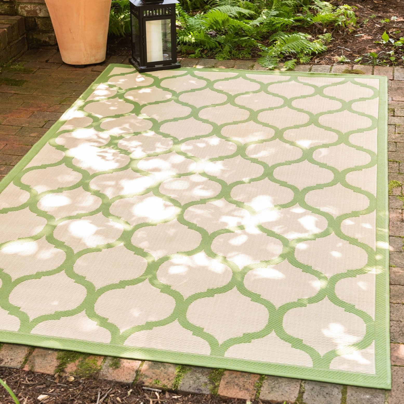 Beige and Green Rectangular Washable Outdoor Rug 6' x 9'