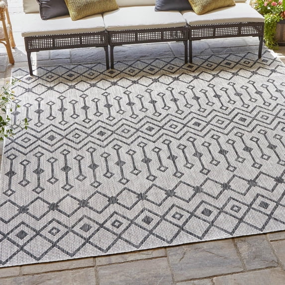 Unique Loom Outdoor Trellis Collection Area Rug - Tribal Trellis (13' 1" Square Gray/Black)