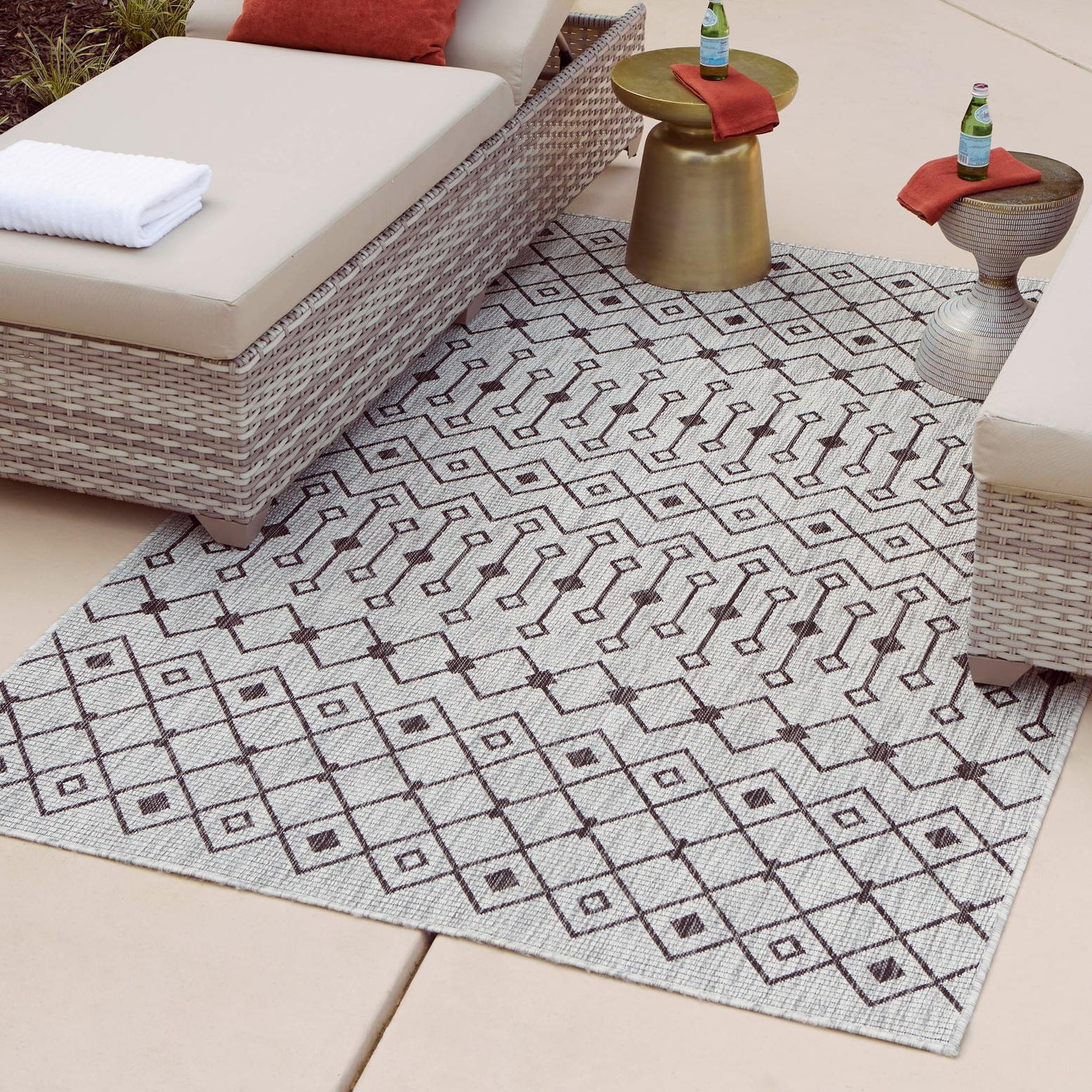 Light Gray/Blue Synthetic 4' x 6' Outdoor Trellis Rug