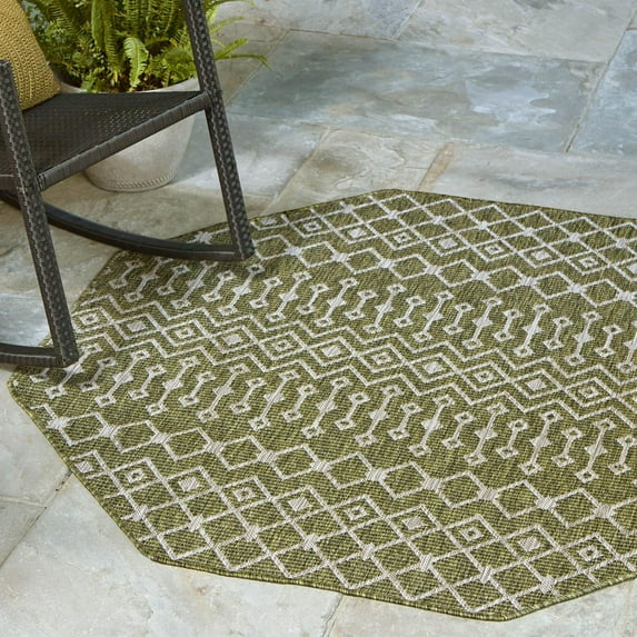 Unique Loom Outdoor Trellis Collection Area Rug - Tribal Trellis (5' 3" Octagon Green/Natural)