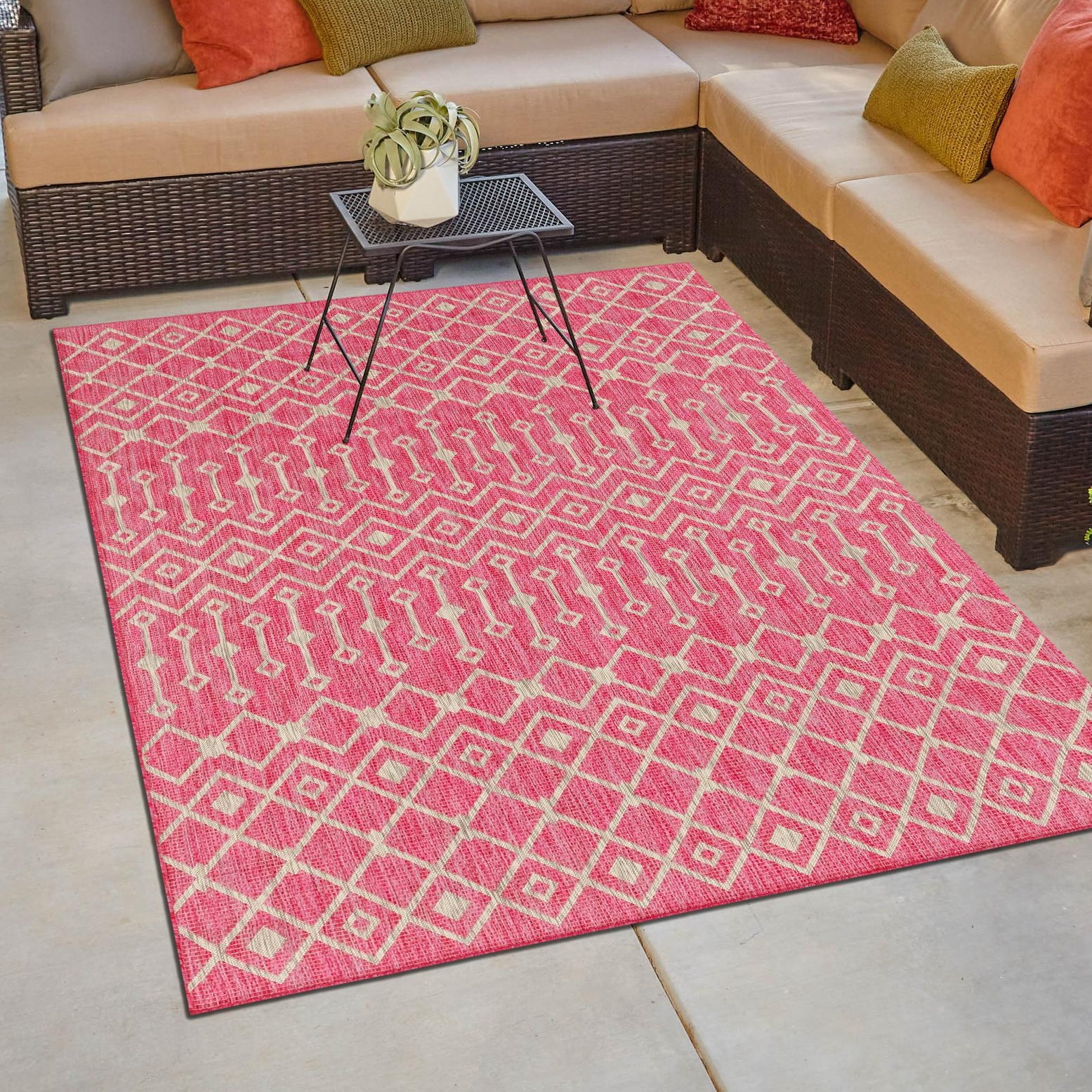 Fuschia Geometric Trellis 5'1" x 8' Outdoor Synthetic Rug