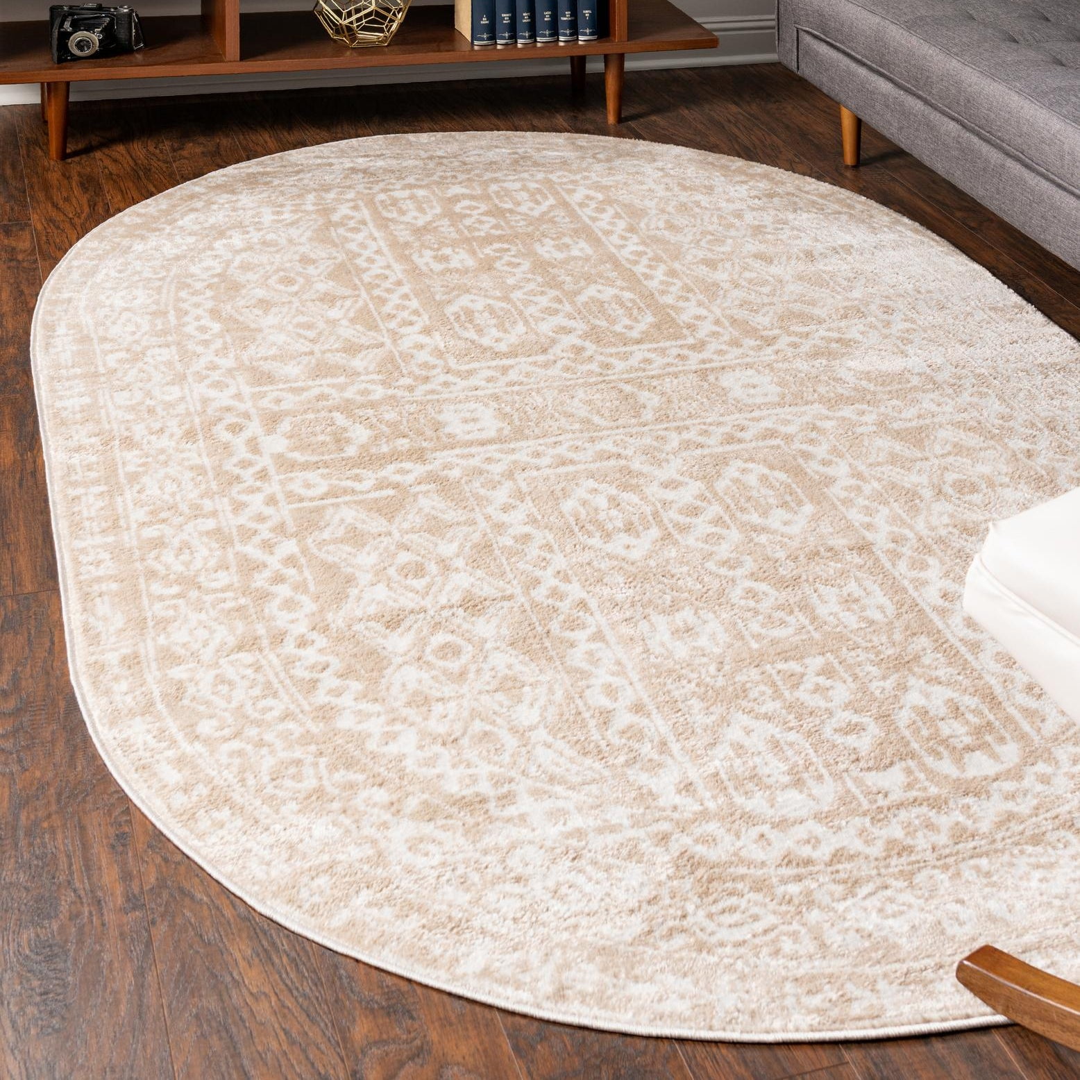 Beige/Ivory Oval Floral Synthetic 4' x 6' Easy-Care Rug
