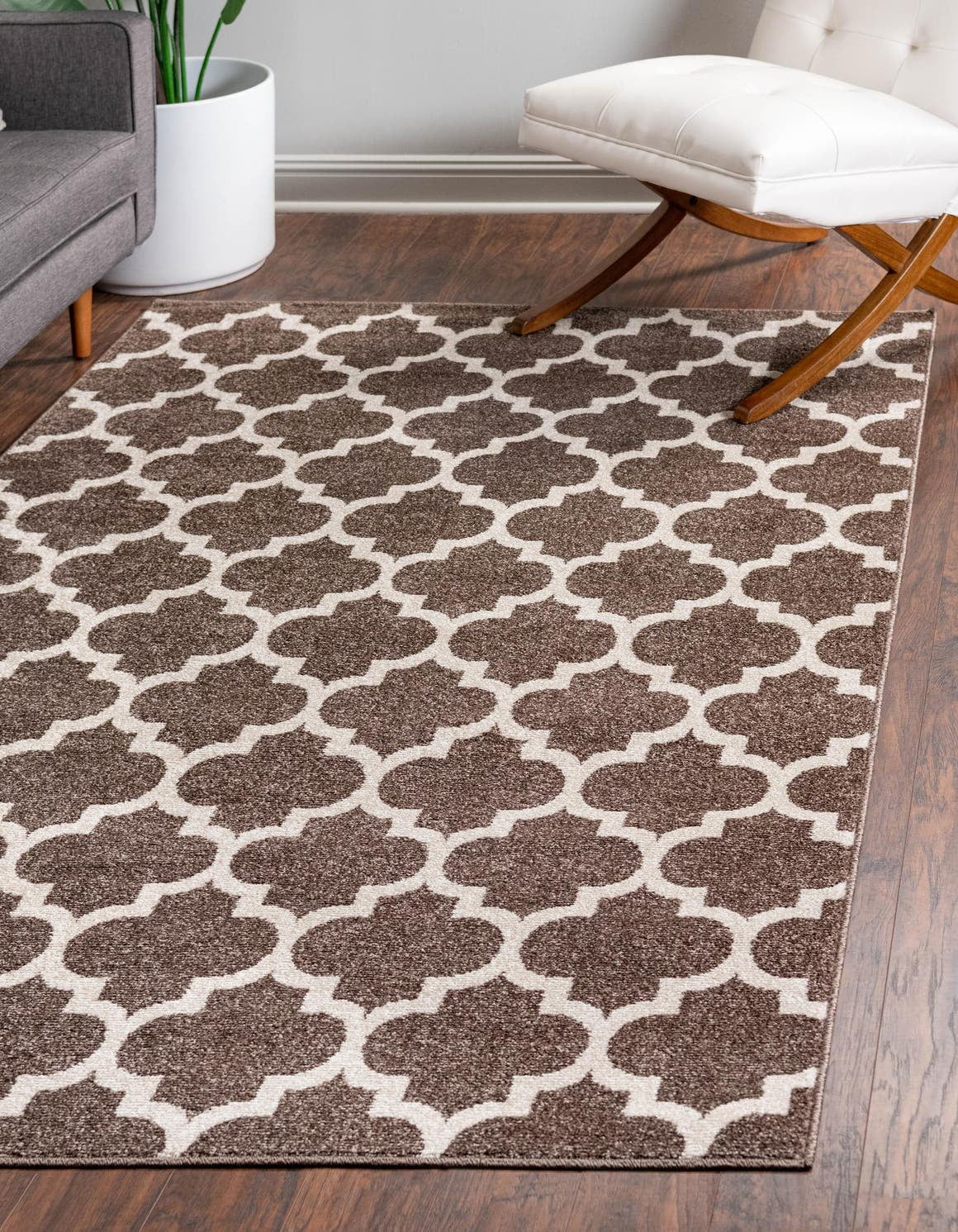 Elegant Brown Trellis 2'2" x 3'1" Rectangular Synthetic Area Rug