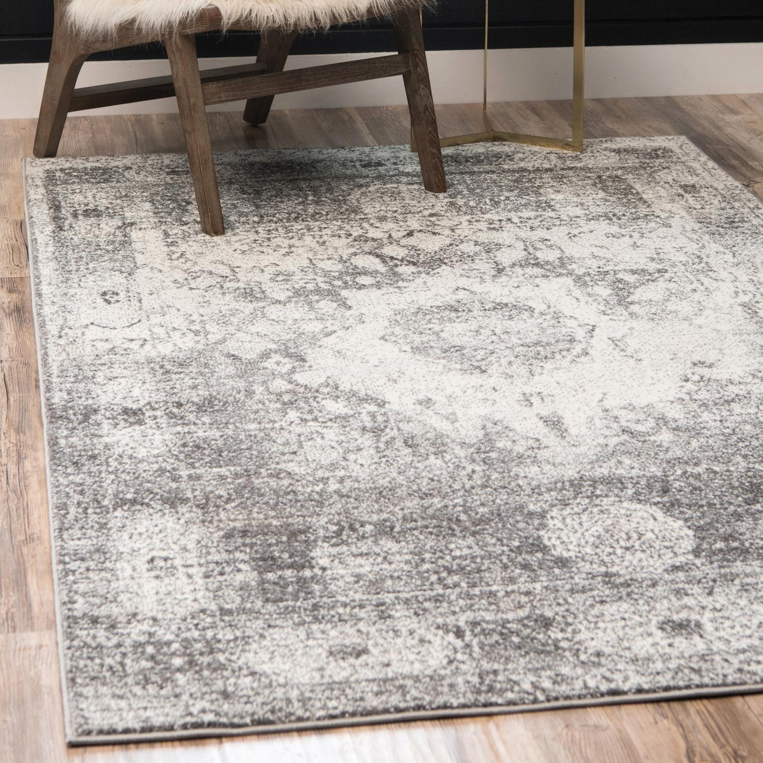 Elegant Gray Medallion 5' x 8' Synthetic Area Rug for Modern Living