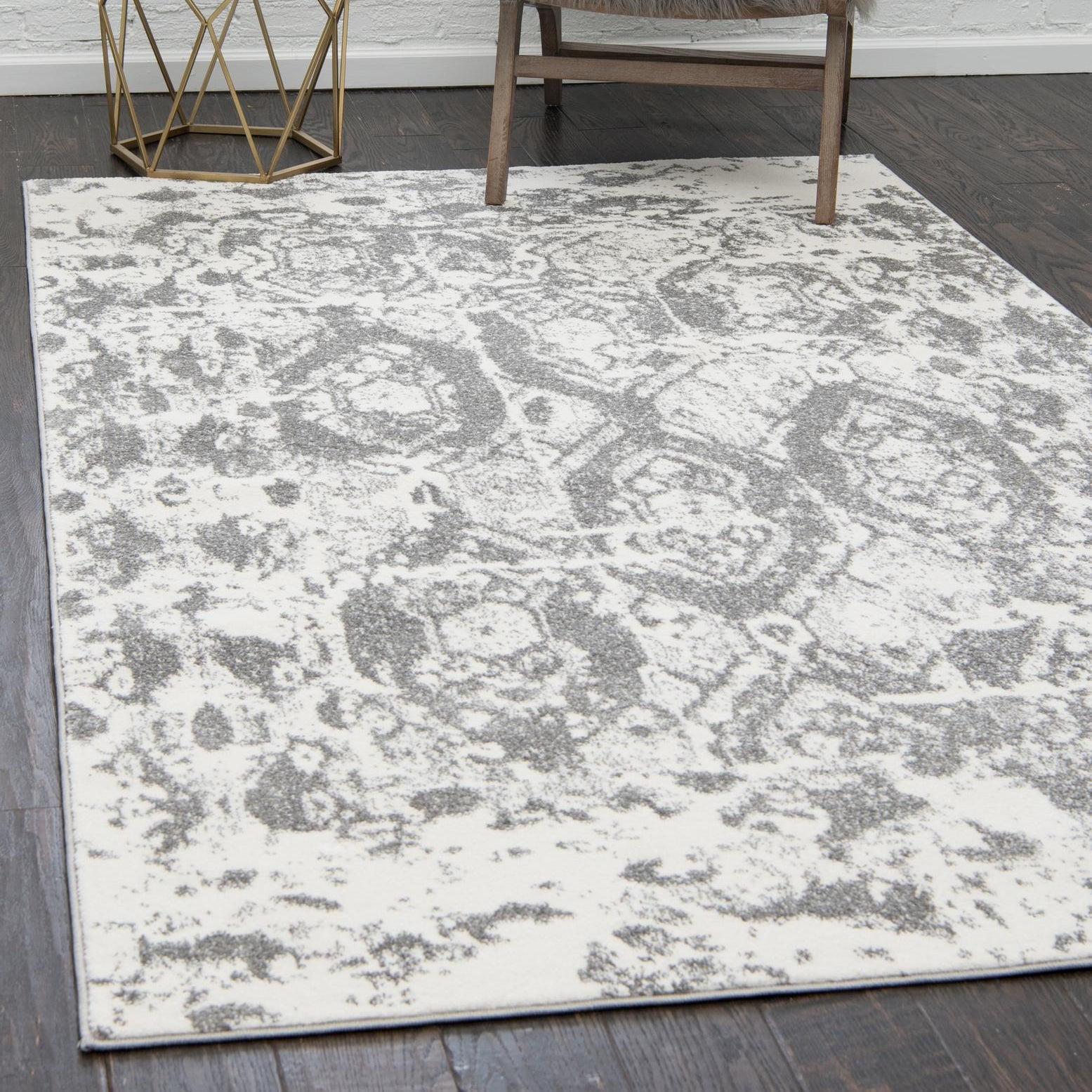 Elegant Light Gray Synthetic 5' x 8' Indoor Rectangular Rug
