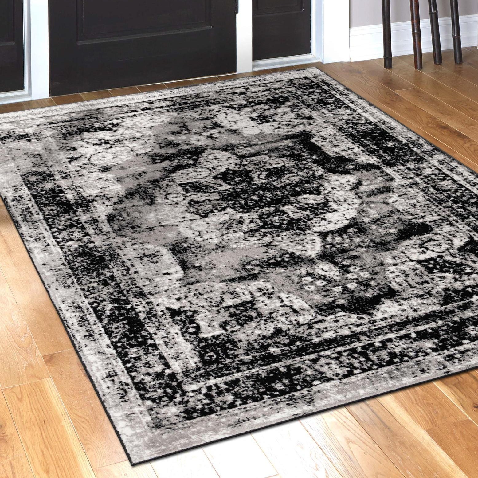 Salle Garnier Black and Gray Low Pile Area Rug